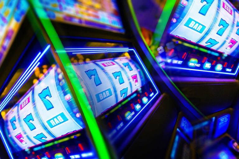 De fleste onlinekasinoer har flyttet fokus på moderne spilleautomater