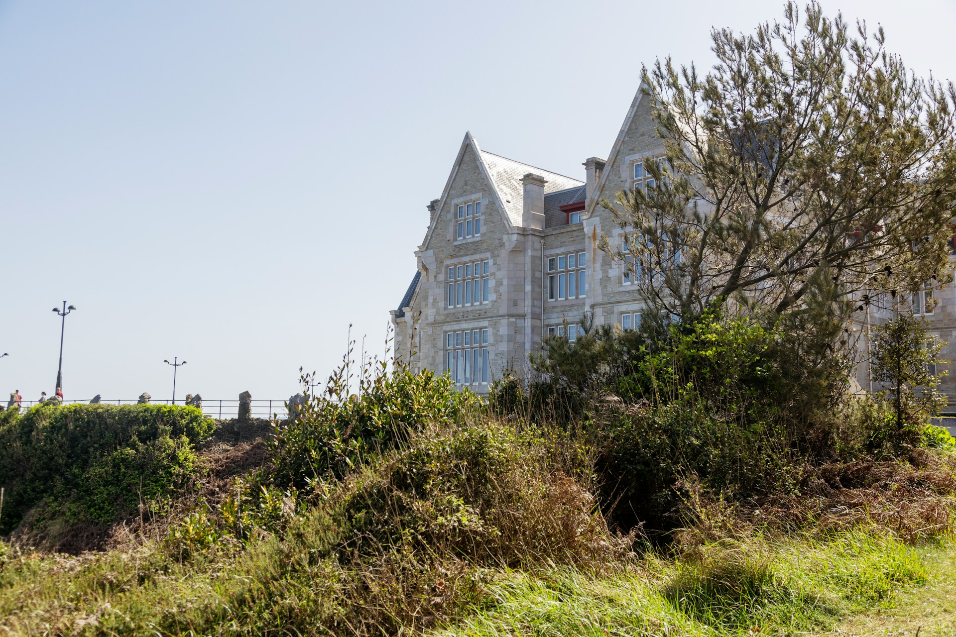 Medvirkende i Badehotellet